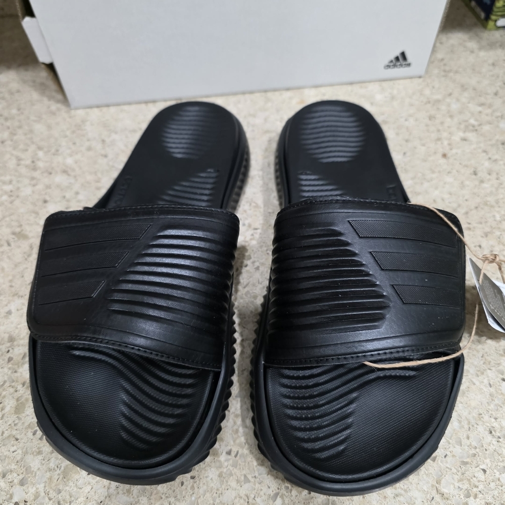 NIB Adidas Black Comfort Slides Womems 7